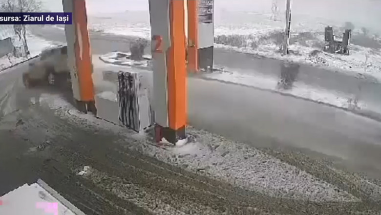 VIDEO. O masina „zboara” milimetric pe langa pompa unei benzinarii si intra in curtea unei locuinte Imagine