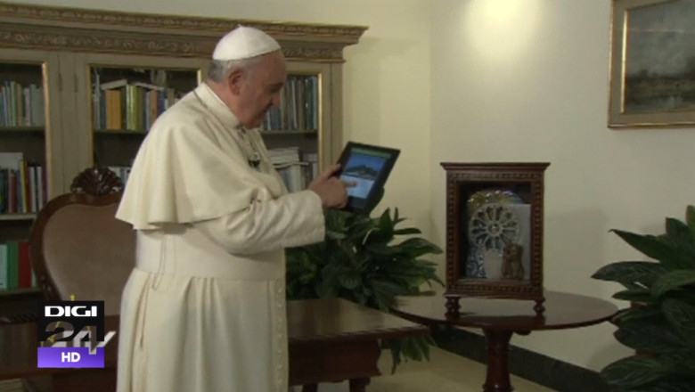 VIDEO. Papa Francisc a aprins luminile celui mai mare brad de Craciun Imagine