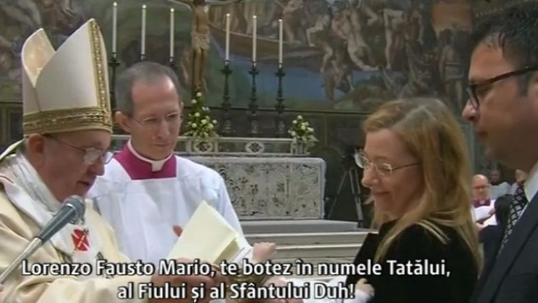 VIDEO. Papa Francisc a botezat 32 de nou-nascuti. Ceremonia a avut loc in Capela Sixtina Imagine