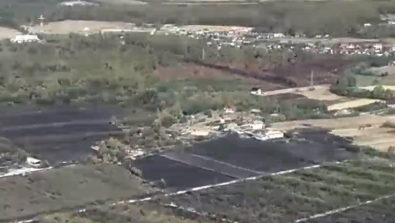 VIDEO. Peste 14 ore de foc in Maramures, 4 pompieri raniti. Localnic: Noroc ca a fost cosit, daca era iarba ardeam ca sobolanii Imagine