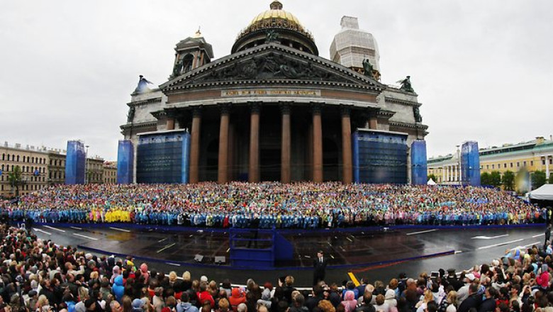 VIDEO. Peste 4.000 de cantareti au incercat sa doboare recordul pentru cel mai mare cor din lume Imagine