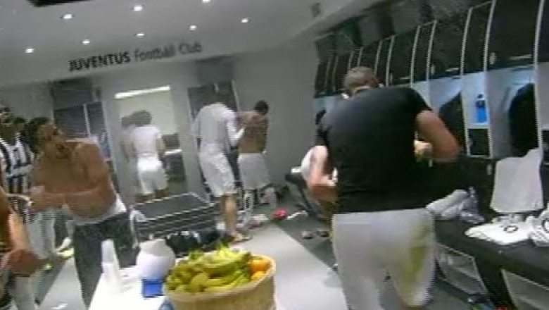 VIDEO. Petrecere in vestiarul echipei Juventus Torino Imagine