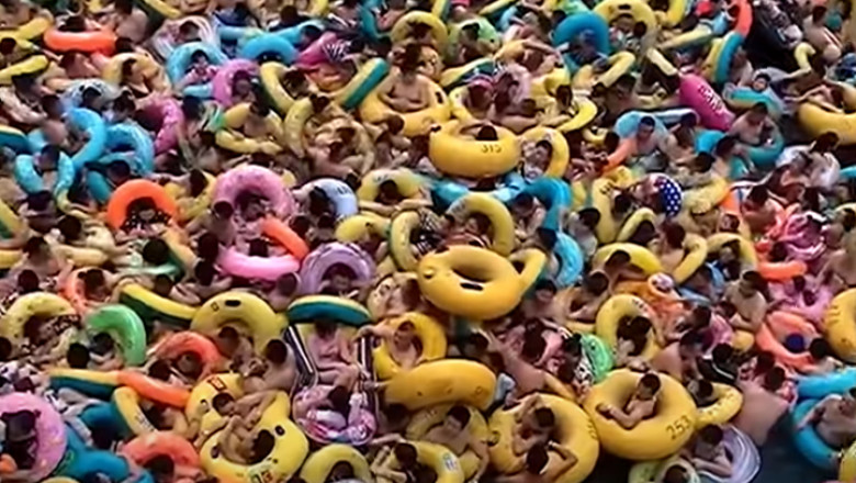 VIDEO. Piscina plina pana la refuz, in China: „E normal in weekend si in zilele de sarbatoare” Imagine