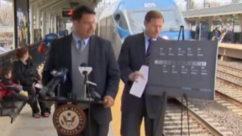 VIDEO Politician din SUA, aproape lovit de tren in timpul unei discutii despre siguranta Imagine