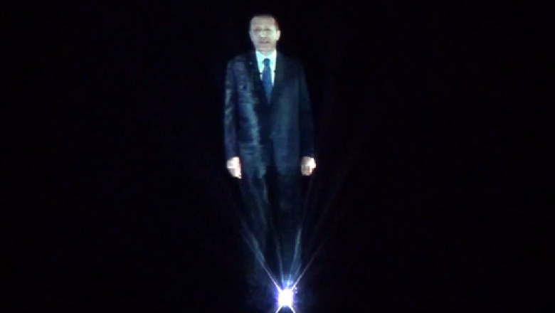VIDEO. Premierul turc Recep Erdogan, sub forma de holograma la un miting electoral Imagine