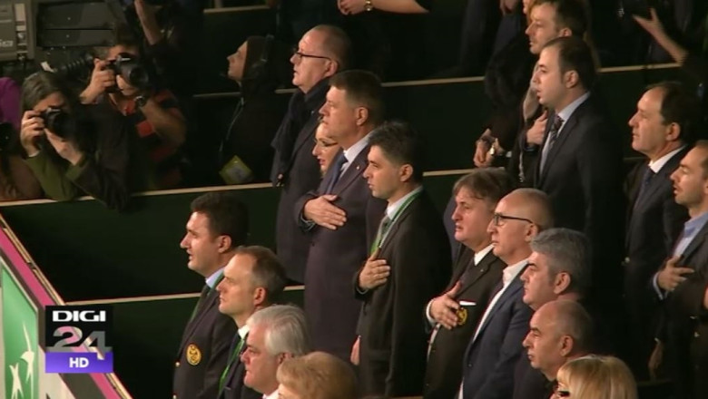 VIDEO. Presedintele Klaus Iohannis a cantat, la Fed Cup, imnul Romaniei alaturi de spectatori Imagine