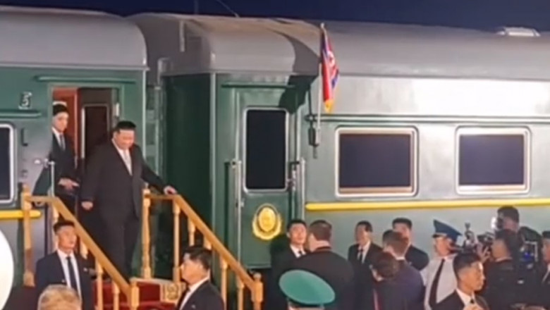 VIDEO Primele imagini cu Kim Jong-un ajuns in Rusia, dupa o calatorie de doua zile cu trenul lui blindat, care atinge doar 60 km/ ora Imagine