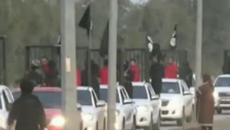 VIDEO. Prizonieri ai Statului Islamic, scosi la parada inainte sa fie executati Imagine