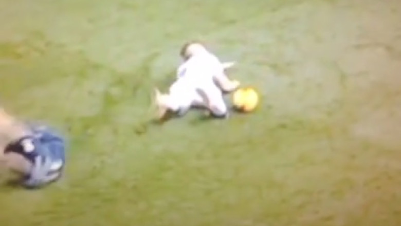 VIDEO. Probabil cea mai exagerata reactie la un fault, intr-un meci din liga secunda engleza Imagine