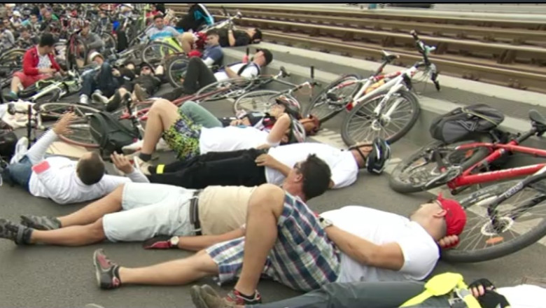 VIDEO. Protest neautorizat al biciclistilor din Capitala Imagine