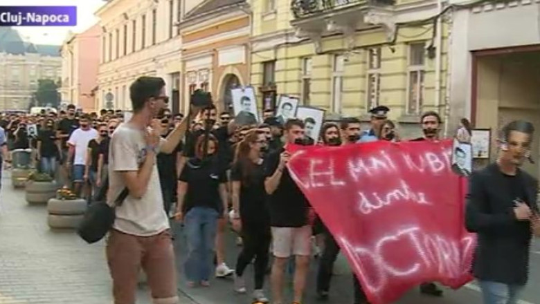 VIDEO. Protest studentesc pe strazile Clujului. Tinerii contesta ordonanta care modifica Legea educatiei Imagine