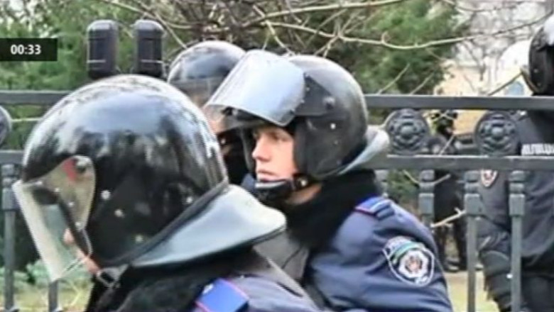 VIDEO. Protestatari din Kiev, batuti cu salbaticie de fortele de ordine. Imaginile sunt tulburatoare Imagine