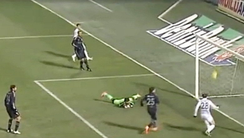 VIDEO Ratarea anului in Turcia: Bogdan Stancu trimite mingea peste transversala de la jumatate de metru de poarta Imagine