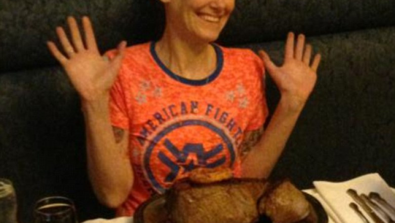 VIDEO. Record mondial. O americanca a mancat o friptura de doua kilograme in mai putin de trei minute Imagine