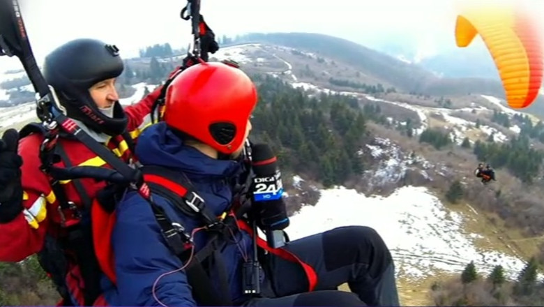 VIDEO. Reporter in parapanta. Cum se vede Romania de la 400 de metri Imagine