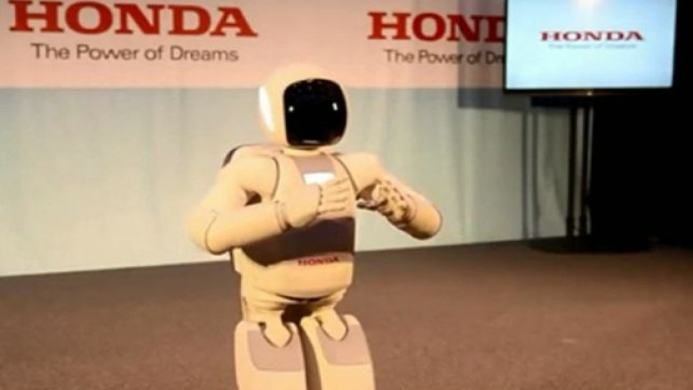 VIDEO. Robotul Asimo fuge pe scari si deschide sticle Imagine