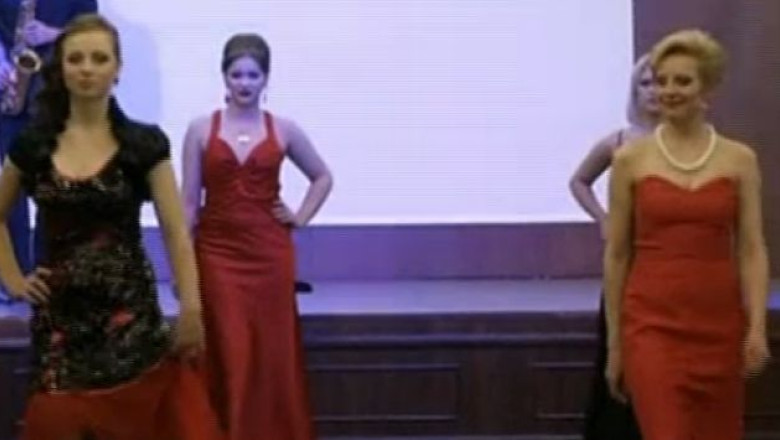 VIDEO. Rochii de seara in locul uniformelor. Femeile din fortele separatiste din Ucraina s-au transformat in fotomodele Imagine