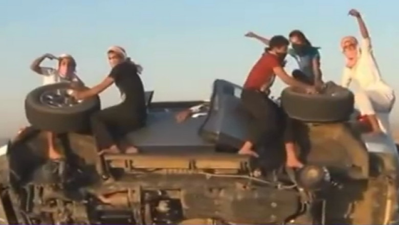 VIDEO. Rotile unei masini, demontate si montate la loc, in mers Imagine