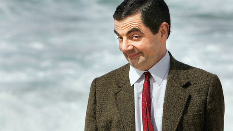 VIDEO Rowan Atkinson, alias Mr. Bean, decorat de Regina Elisabeta. Actorul a fost rasplatit pentru cariera de umorist Imagine