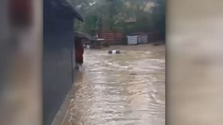 VIDEO Rupere de nori in Maramures si Suceava: Furtuna a facut ravagii in Sighetu Marmatiei Imagine
