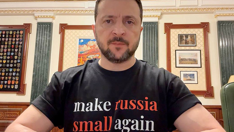 VIDEO „Sa facem Rusia mica din nou”. Mesajul de pe tricoul lui Zelenski i-a infuriat pe rusi Imagine