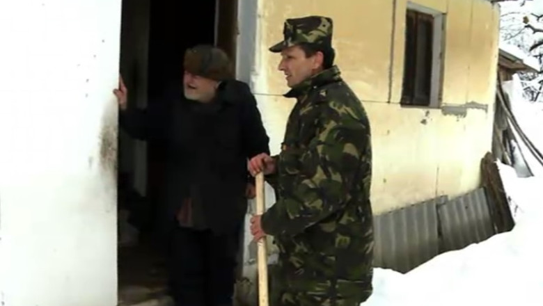 VIDEO. Salvarea pentru oamenii din localitatile inzapezite a venit din elicopterele Ministerului de Interne  Imagine