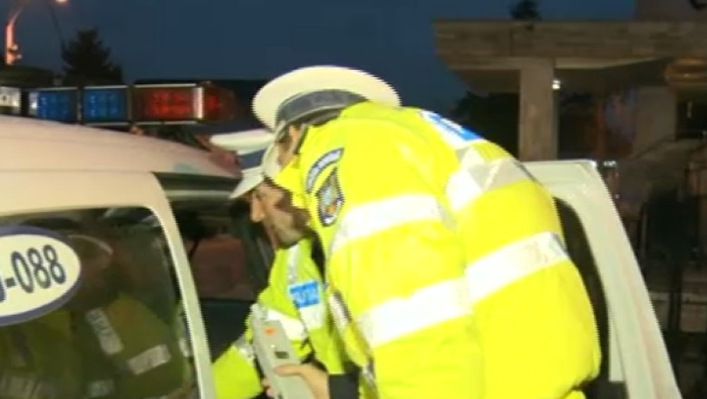 VIDEO. Sase politisti n-au reusit sa convinga o soferita sa sufle in fiola Imagine