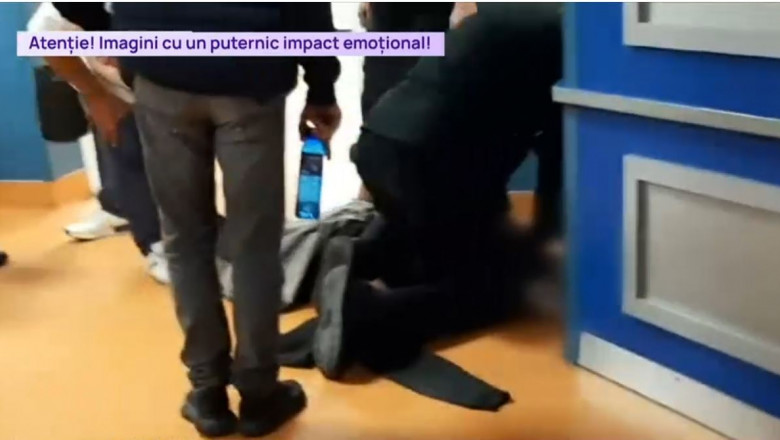 VIDEO Scandal la Spitalul Judetean din Constanta. Un barbat s-a dezbracat si a lovit un agent de paza Imagine