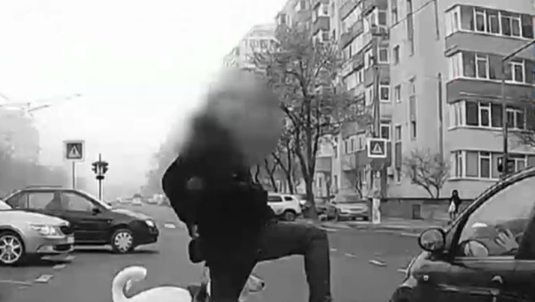 VIDEO Scandal pe o trecere de pietoni din Bucuresti: Un pieton a fost evitat la limita, dar tot soferul s-a suparat Imagine