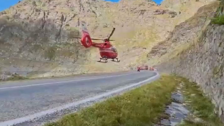 VIDEO. Sofer cu probleme cardiace, preluat de elicopterul SMURD de pe Transfagarasan Imagine