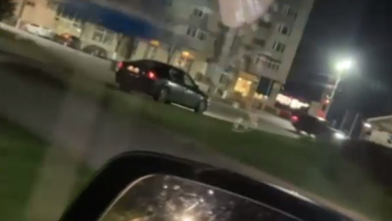 VIDEO. Sofer filmat cand merge cu masina pe spatiul verde, in Slatina. Politia il cauta pe sofer Imagine