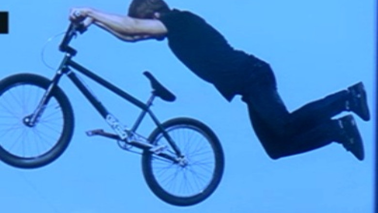 VIDEO. Spectacol pe role, skateboard si biciclete la Arenele Romane Imagine