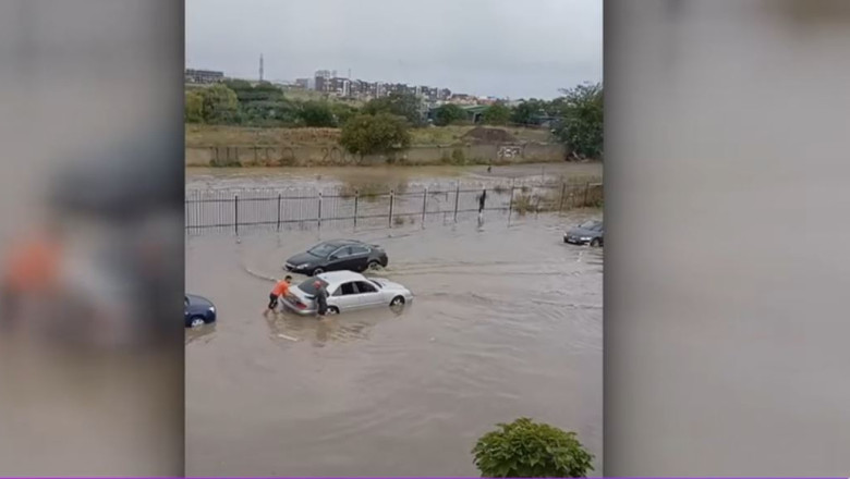 VIDEO Strazi transformate in rauri dupa furtuna, in Constanta. Cele mai afectate zone sunt in Mamaia si Navodari Imagine