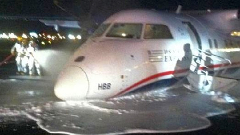 VIDEO. SUA: Un avion fara tren de aterizare ajunge la sol fara ca nici unul din pasageri sa fie ranit Imagine