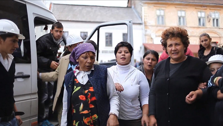 VIDEO. Sustinatorii proiectului Rosia Montana ar fi fost adusi cu autobuze din localitatile invecinate Imagine