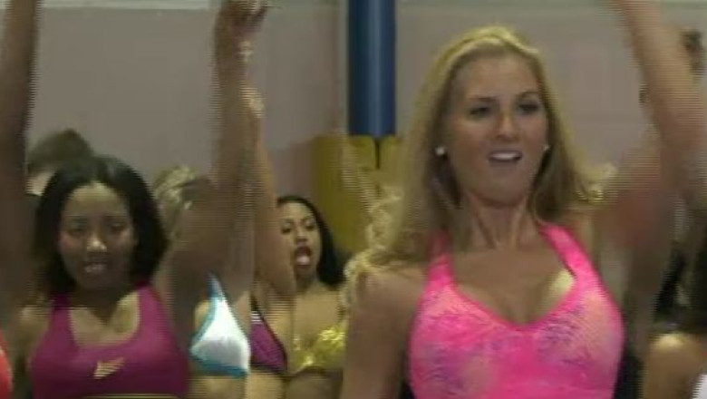 VIDEO. Sute de majorete se antreneaza un an pentru a participa la Super Bowl Imagine