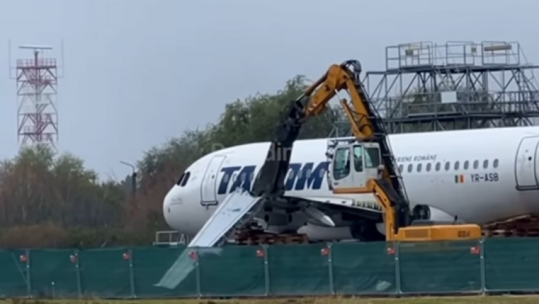 VIDEO. TAROM a scos din serviciu patru aeronave A318. Doua sunt taiate in fata hangarului de la Otopeni Imagine