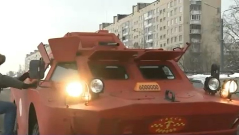 VIDEO. Taxi blindat la Sankt Petersburg Imagine