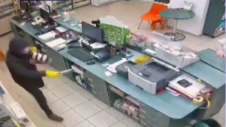VIDEO Tentativa de jaf in Bucuresti: Farmaciste amenintate cu un cutit de un sofer de ride-sharing Imagine
