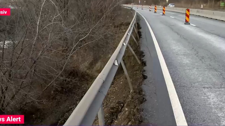VIDEO Traficul pe DN1 este restrictionat, la Breaza. Drumul s-a surpat pe o lungime de 60 de metri Imagine