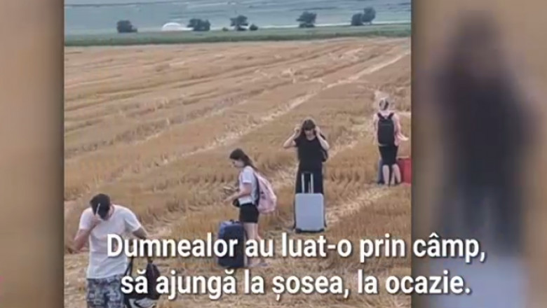 VIDEO. Tren blocat in camp: Calatorii si-au luat bagajele si au pornit pe jos spre Drumul european E85 Imagine