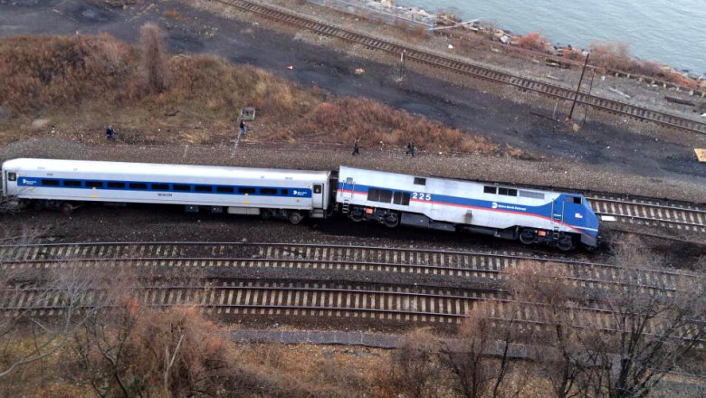 VIDEO. Tren deraiat la New York. Presa din SUA: patru pasageri si-au pierdut viata Imagine
