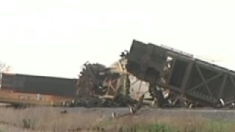 VIDEO. Tren rasturnat de furtuna, in SUA. Un marfar cu 45 de vagoane a deraiat in statul Illinois Imagine