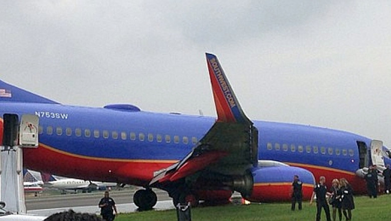 VIDEO Trenul de aterizare al unei aeronave Boeing s-a rupt la contactul cu solul. S-a intamplat la New York, aeroportul La Guardia Imagine