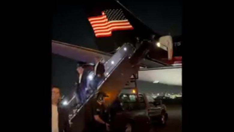 VIDEO Trump a ajuns in New Jersey, la cateva ore dupa tentativa de asasinat. A coborat din avion fara ajutor Imagine