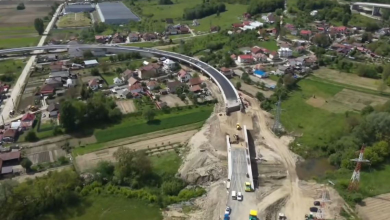 VIDEO Ultimii kilometri ai sectiunii 5 a autostrazii Sibiu-Pitesti se apropie de finalizare. Cand se va deschide circulatia Imagine