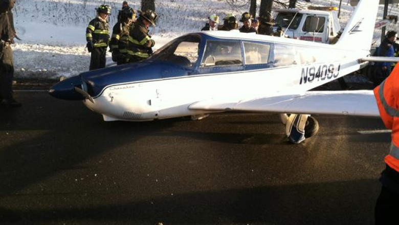 VIDEO. Un avion de mici dimensiuni a aterizat cu bine pe o autostrada din New York Imagine
