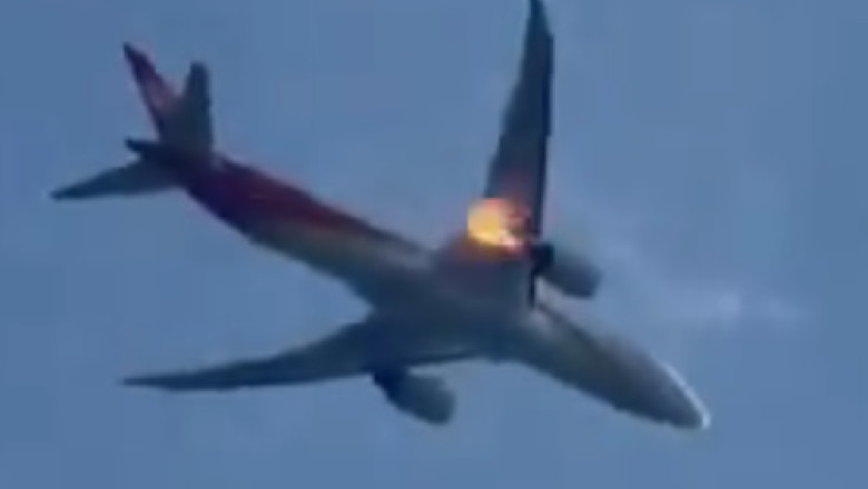 VIDEO Un avion s-a intors pe aeroportul din Roma, dupa un incendiu la motor. Problema ar fi fost provocata de ciocnirea cu o pasare Imagine