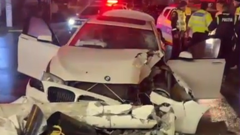 VIDEO Un baiat de 15 ani din Tecuci a furat masina parintilor si a intrat cu ea intr-un stalp Imagine