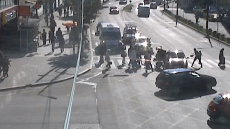 VIDEO. Un barbat cu alcoolemie de 1,9 a accidentat trei persoane pe trecerea de pietoni Imagine